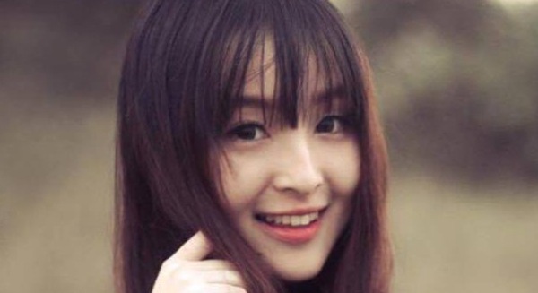 Vẻ đẹp trong trẻo của nữ sinh S&agrave;i G&ograve;n khiến d&acirc;n mạng 