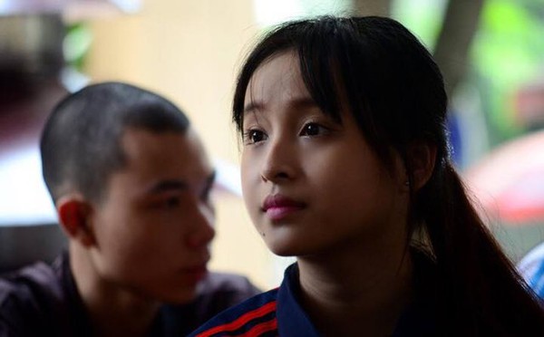 Vẻ đẹp trong trẻo của nữ sinh S&agrave;i G&ograve;n khiến d&acirc;n mạng 