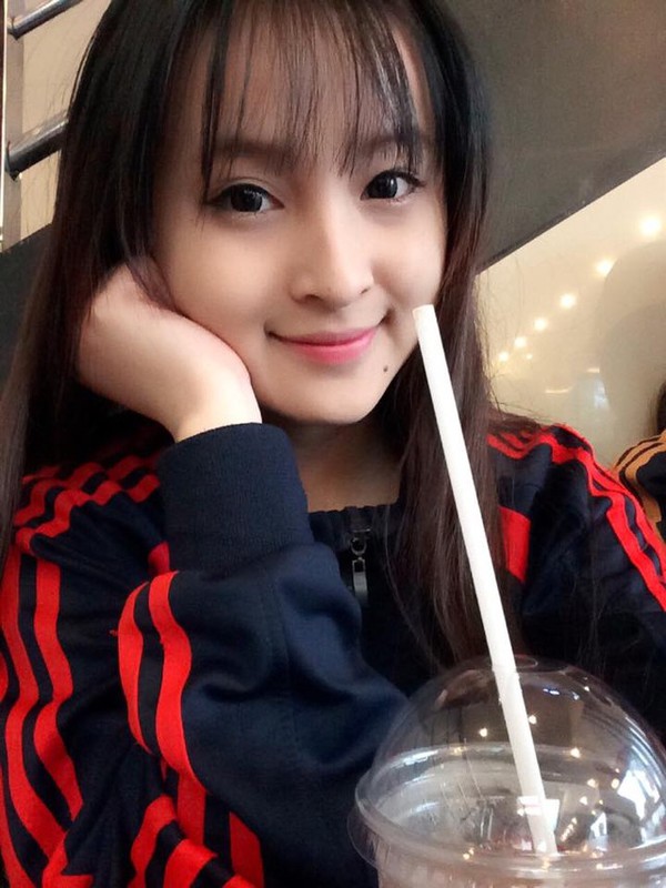 Vẻ đẹp trong trẻo của nữ sinh S&agrave;i G&ograve;n khiến d&acirc;n mạng 