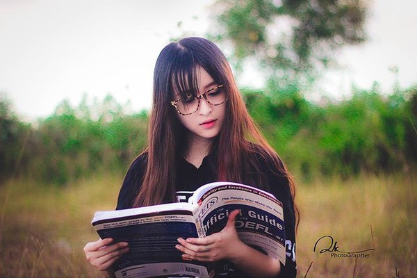 Vẻ đẹp trong trẻo của nữ sinh S&agrave;i G&ograve;n khiến d&acirc;n mạng 