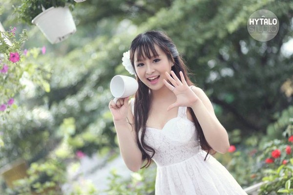 Vẻ đẹp trong trẻo của nữ sinh S&agrave;i G&ograve;n khiến d&acirc;n mạng 