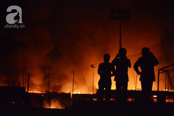 TP.HCM: Nhà kho 4.000 m2 cháy dữ dội trong đêm, thiệt hại hàng tỉ đồng 4