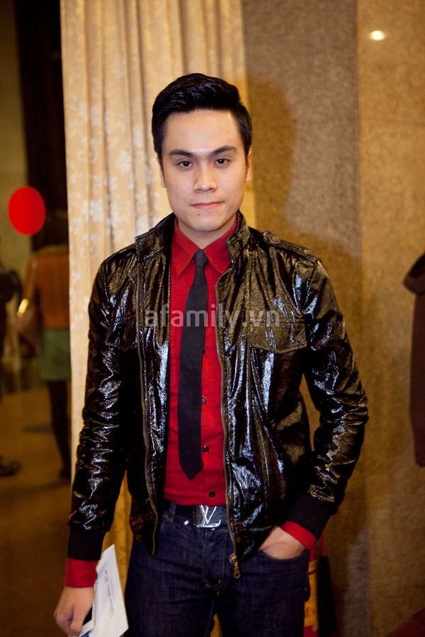 H&agrave; Hồ tập vũ đạo 