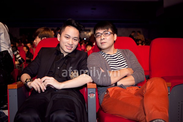 H&agrave; Hồ tập vũ đạo 