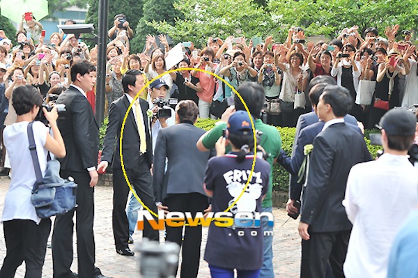 Những điều th&uacute; vị về đ&aacute;m cưới của Lee Byung Hun  4