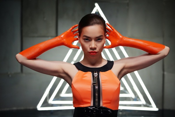 Cường Đ&ocirc;la khen MV đắt đỏ của Hồ Ngọc H&agrave; 