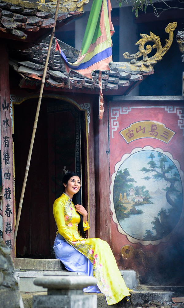 Hoa hậu Ngọc Hân thướt tha với áo dài truyền thống 6