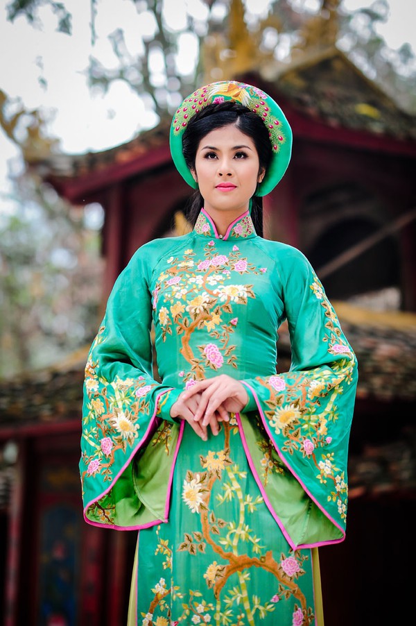 Hoa hậu Ngọc Hân thướt tha với áo dài truyền thống 10