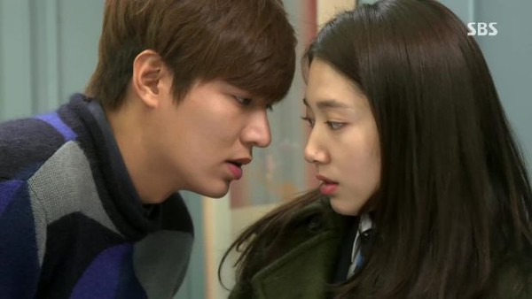 Chuyện tình Lee Min Ho - Park Shin Hye bị gia đình phát hiện 2