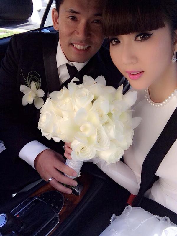 Ngọc Quyên lãng mạn hôn chú rể Việt kiều trong ngày cưới 1 Ngọc Quyên lãng mạn hôn chú rể Việt kiều trong ngày cưới 1