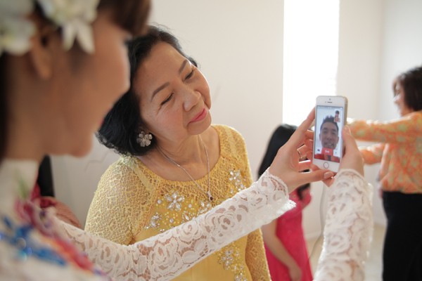 Ngọc Quyên lãng mạn hôn chú rể Việt kiều trong ngày cưới 11 Ngọc Quyên lãng mạn hôn chú rể Việt kiều trong ngày cưới 11