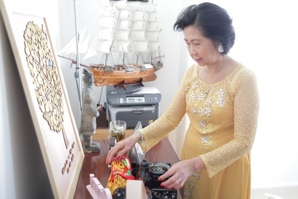 Ngọc Quyên lãng mạn hôn chú rể Việt kiều trong ngày cưới 17 Ngọc Quyên lãng mạn hôn chú rể Việt kiều trong ngày cưới 17
