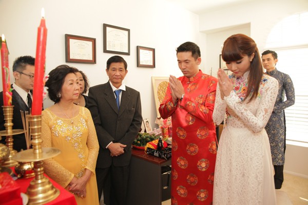 Ngọc Quyên lãng mạn hôn chú rể Việt kiều trong ngày cưới 21 Ngọc Quyên lãng mạn hôn chú rể Việt kiều trong ngày cưới 21