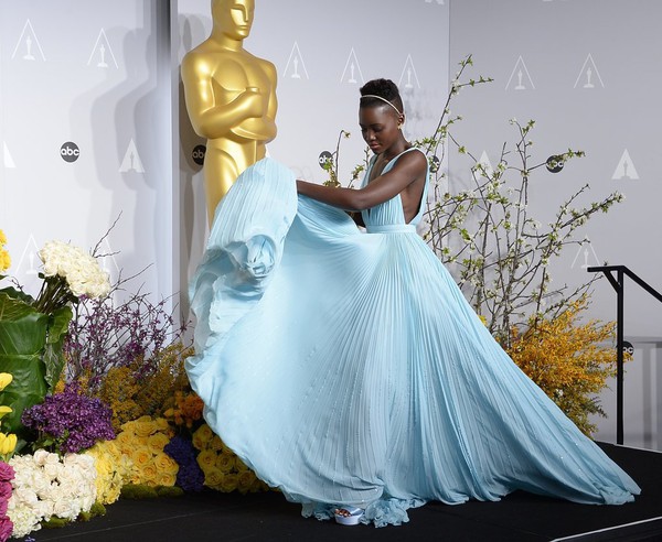 Những hình ảnh đẹp của sao trong phòng báo chí Oscar 2014 4
