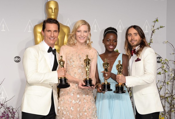 Những hình ảnh đẹp của sao trong phòng báo chí Oscar 2014 17