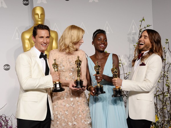 Những hình ảnh đẹp của sao trong phòng báo chí Oscar 2014 18
