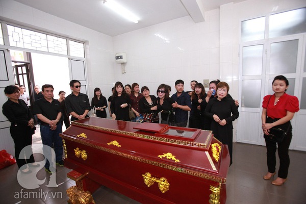 Đám tang NSND Trịnh Thịnh có đông đủ người trong nghề tiễn đưa 4