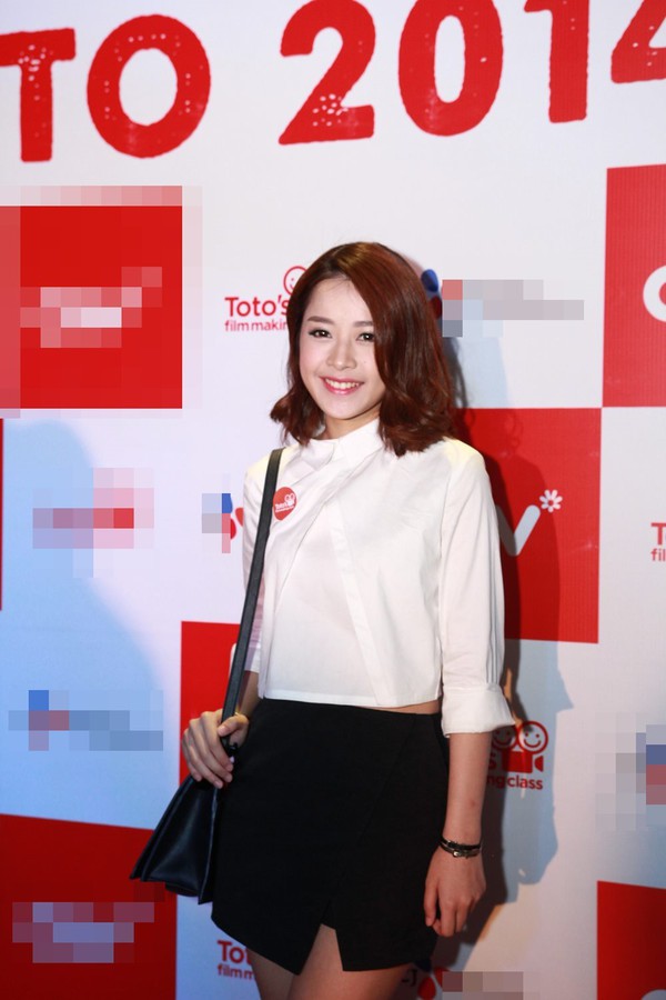 V&acirc;n Trang &aacute;o ngắn, eo thon đi dạy l&agrave;m phim 3