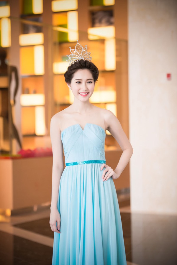 Hoa hậu Đặng Thu Thảo đội vương miện đẹp như thiên thần 1