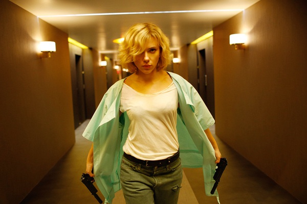 Scarlett Johansson - đại diện phái nữ 