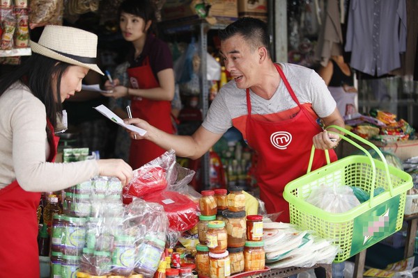 Cặp vợ chồng Vua đầu bếp Việt nghẹn ngào 