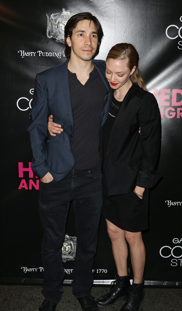 Amanda Seyfried lần đầu công khai ôm ấp người tình 3