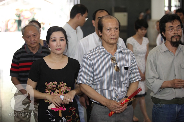 Thanh Lam thất thần trong lễ đưa tang nhạc sĩ Thuận Yến 16 Thanh Lam thất thần trong lễ đưa tang nhạc sĩ Thuận Yến 16