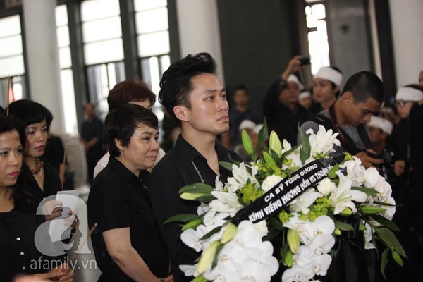 Thanh Lam thất thần trong lễ đưa tang nhạc sĩ Thuận Yến 11