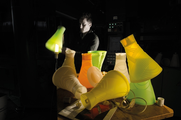 3 mẫu đ&egrave;n treo lạ mắt cho nh&agrave; th&ecirc;m độc đ&aacute;o 15