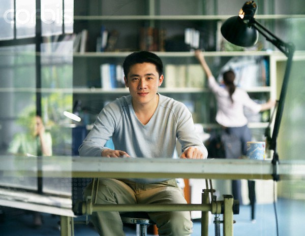Chồng đẹp trai, t&agrave;i giỏi.