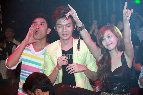 Hồ Ngọc H&agrave; đ&oacute;n sinh nhật ấm &aacute;p  22
