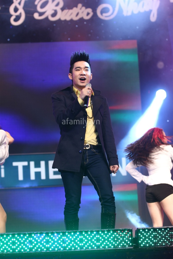 Bảo Anh diện color-block nổi bần bật 18