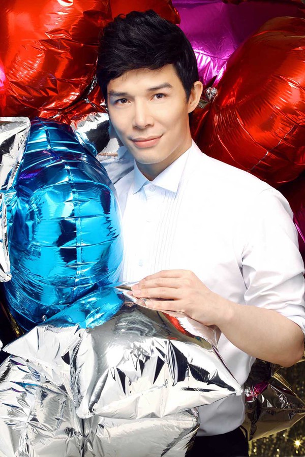 Nathan Lee tung single mừng Gi&aacute;ng sinh sớm 9