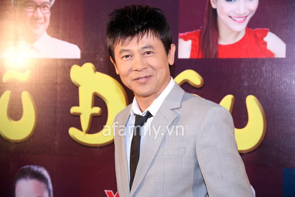 Hồ Quỳnh Hương nổi bật với quần hoa bắt mắt 9