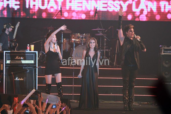Adam Lambert máu lửa trên sân khấu Việt 20