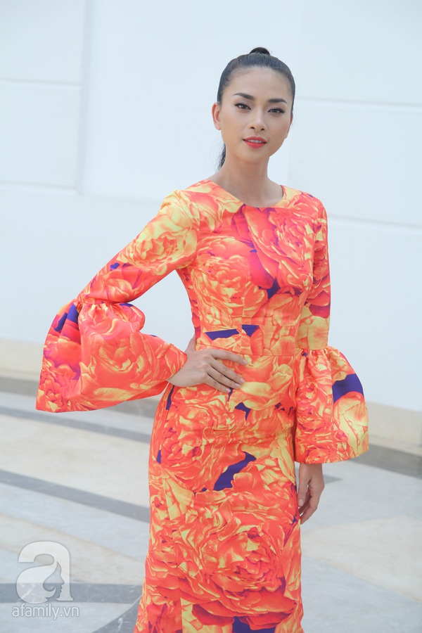 Ngô Thanh Vân đẹp hút hồn với váy cam nổi bật 2