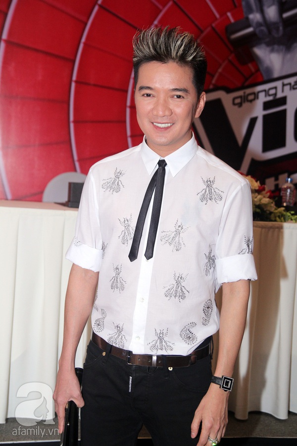 Mỹ Linh - Hồng Nhung th&acirc;n thiết ra mắt Giọng h&aacute;t Việt 2013 3