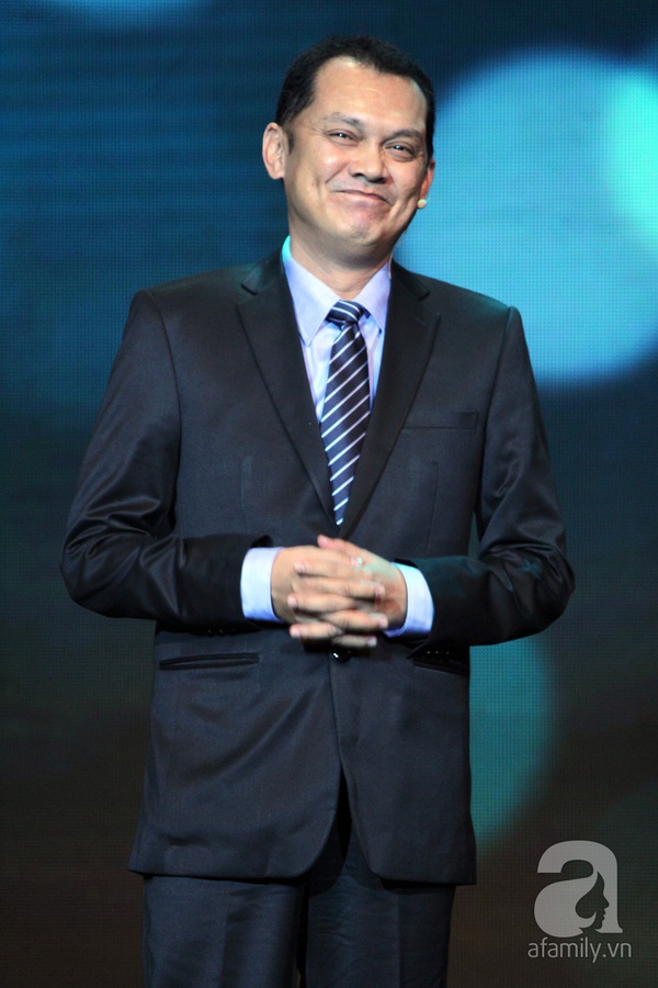 Hoài Linh đoạt cú đúp tại HTV Awards 2013 1