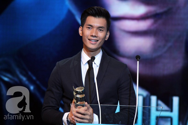 Hoài Linh đoạt cú đúp tại HTV Awards 2013 9