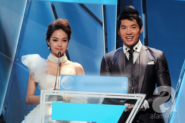 Hoài Linh đoạt cú đúp tại HTV Awards 2013 10