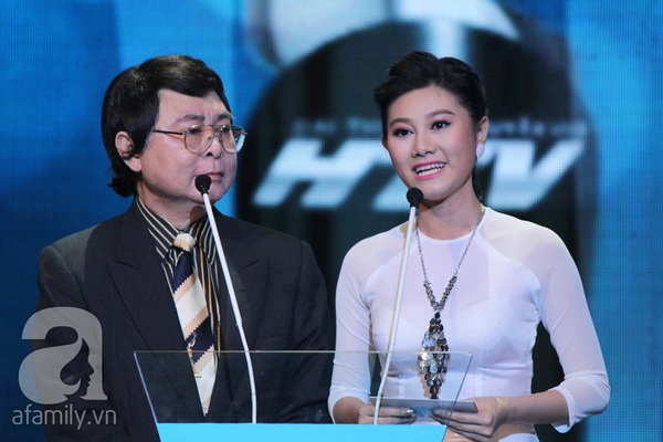 Hoài Linh đoạt cú đúp tại HTV Awards 2013 14