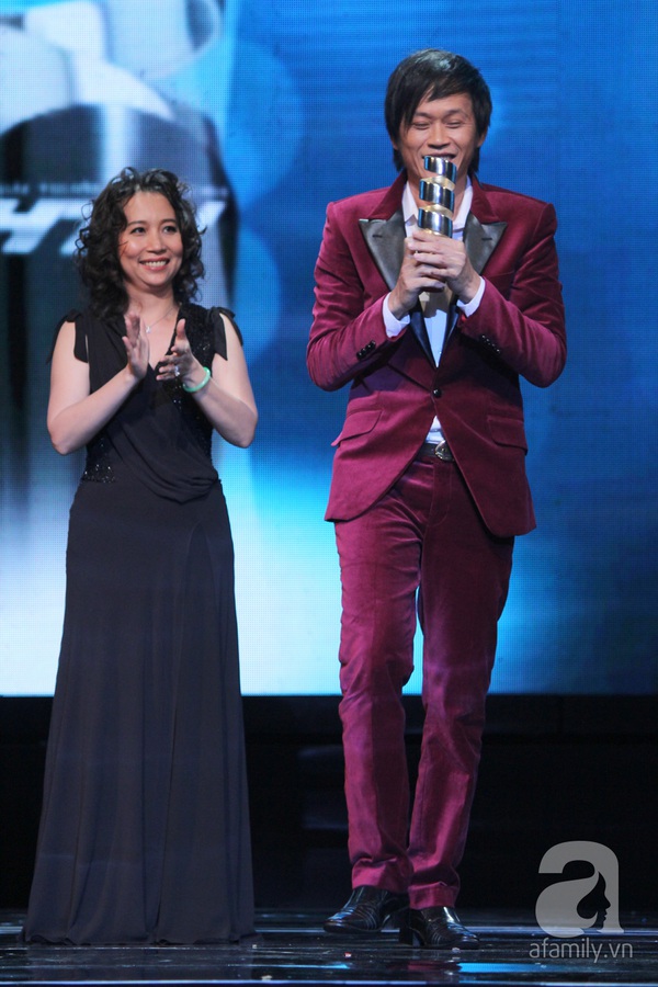 Hoài Linh đoạt cú đúp tại HTV Awards 2013 22