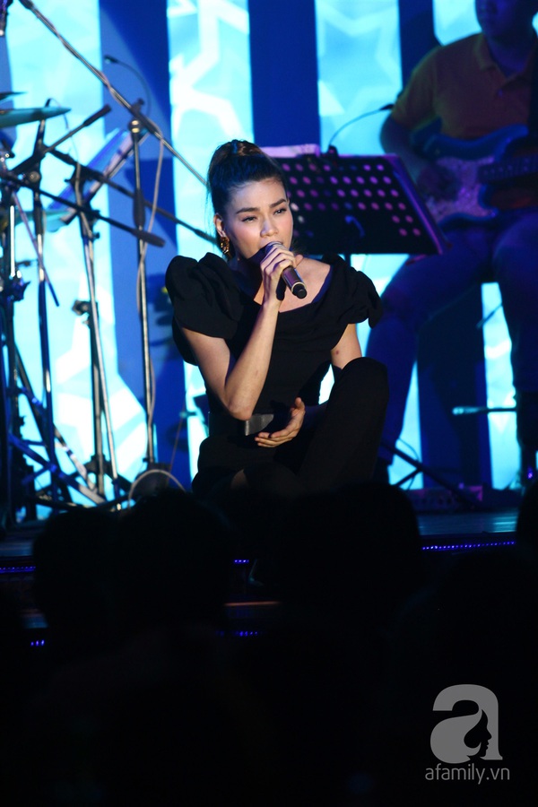 Hồ Ngọc H&agrave; hết l&ograve;ng v&igrave; qu&ecirc; nh&agrave; lũ lụt 2