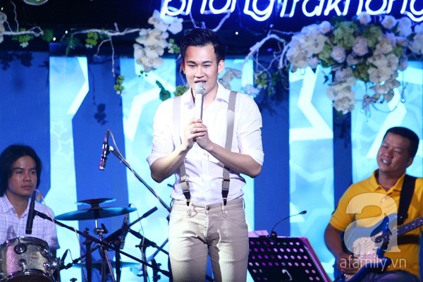 Hồ Ngọc H&agrave; hết l&ograve;ng v&igrave; qu&ecirc; nh&agrave; lũ lụt 10