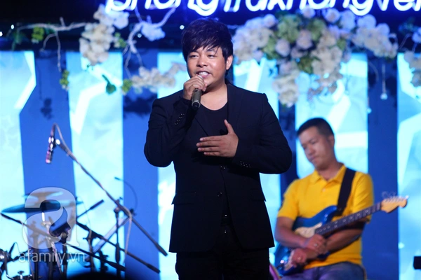 Hồ Ngọc H&agrave; hết l&ograve;ng v&igrave; qu&ecirc; nh&agrave; lũ lụt 14