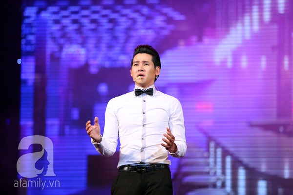 Lâm Chi Khanh biến hóa đầy màu sắc trong liveshow 