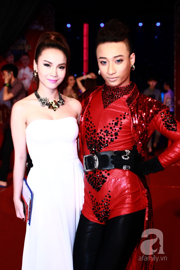 Thủy Ti&ecirc;n khoe d&aacute;ng thon gọn đi cổ vũ th&iacute; sinh BNHV 2014  15