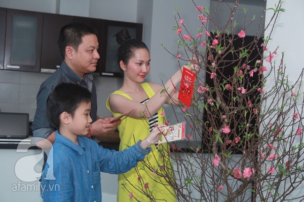 Kim Hiền đón Tết bình dị bên con trai và chồng sắp cưới 9