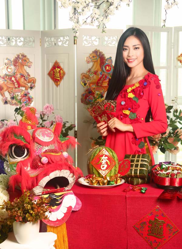 Ng&ocirc; Thanh V&acirc;n thướt tha với &aacute;o d&agrave;i  2