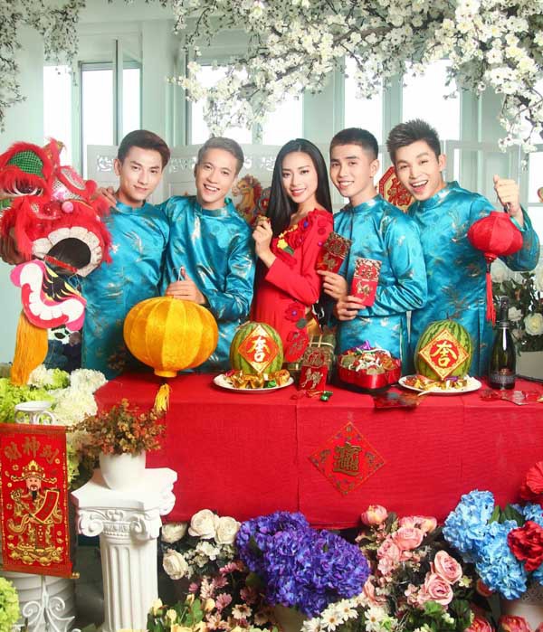 Ng&ocirc; Thanh V&acirc;n thướt tha với &aacute;o d&agrave;i  5